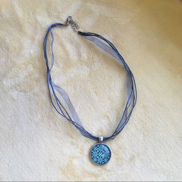 Abstract geometric pendant - Picture 2 of 4